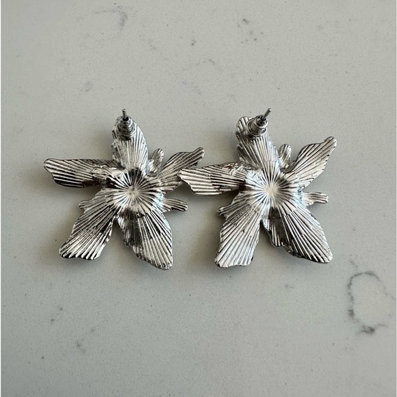 Flower Earrings - NEW - Picture 2 of 3